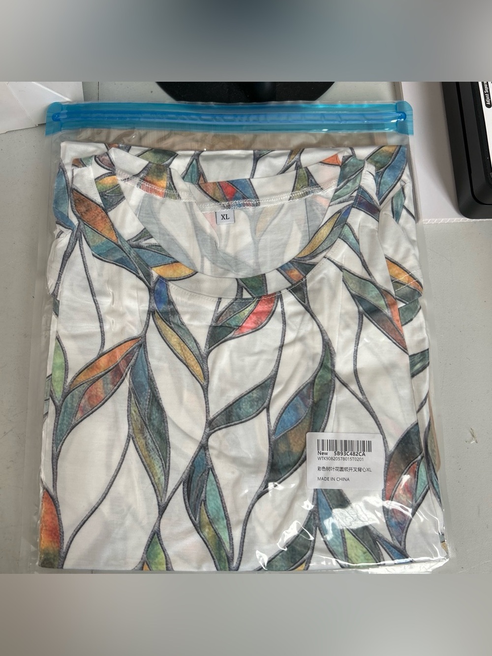 Women’s White Leaf-Print tank top - Multi-Color Pattern